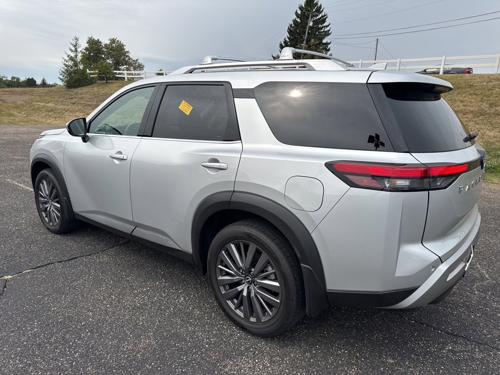 Used 2025 Nissan Pathfinder SL w/ SL Premium Package image 7