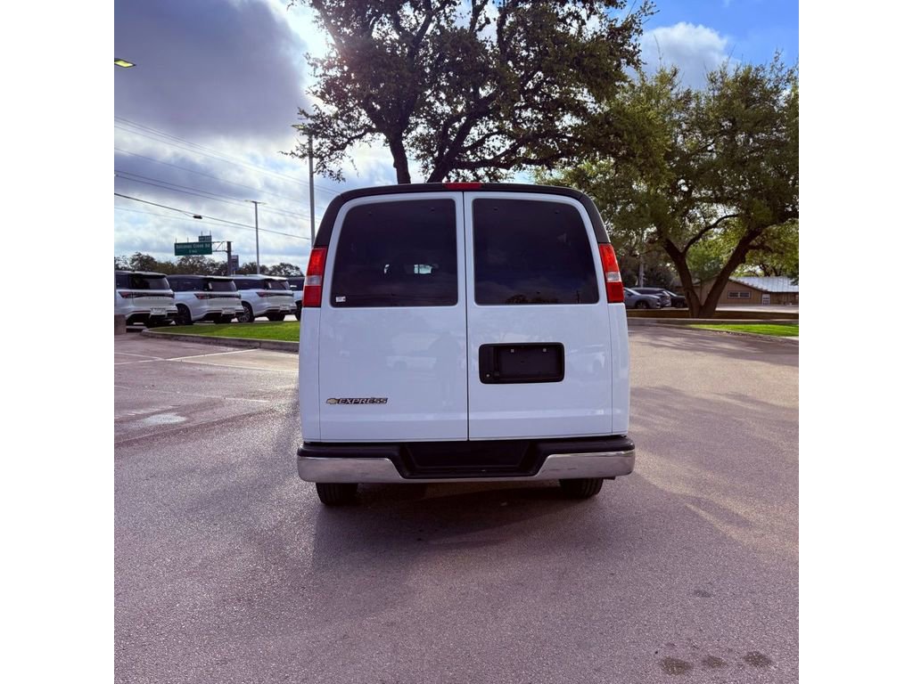 Used 2025 Chevrolet Express 3500 LT w/ LT Preferred Equipment Group RWD image 6