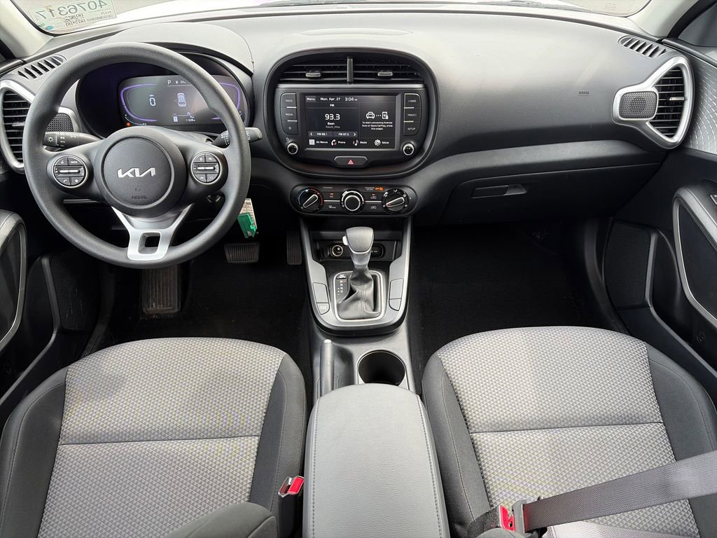 Used 2025 Kia Soul LX FWD image 10