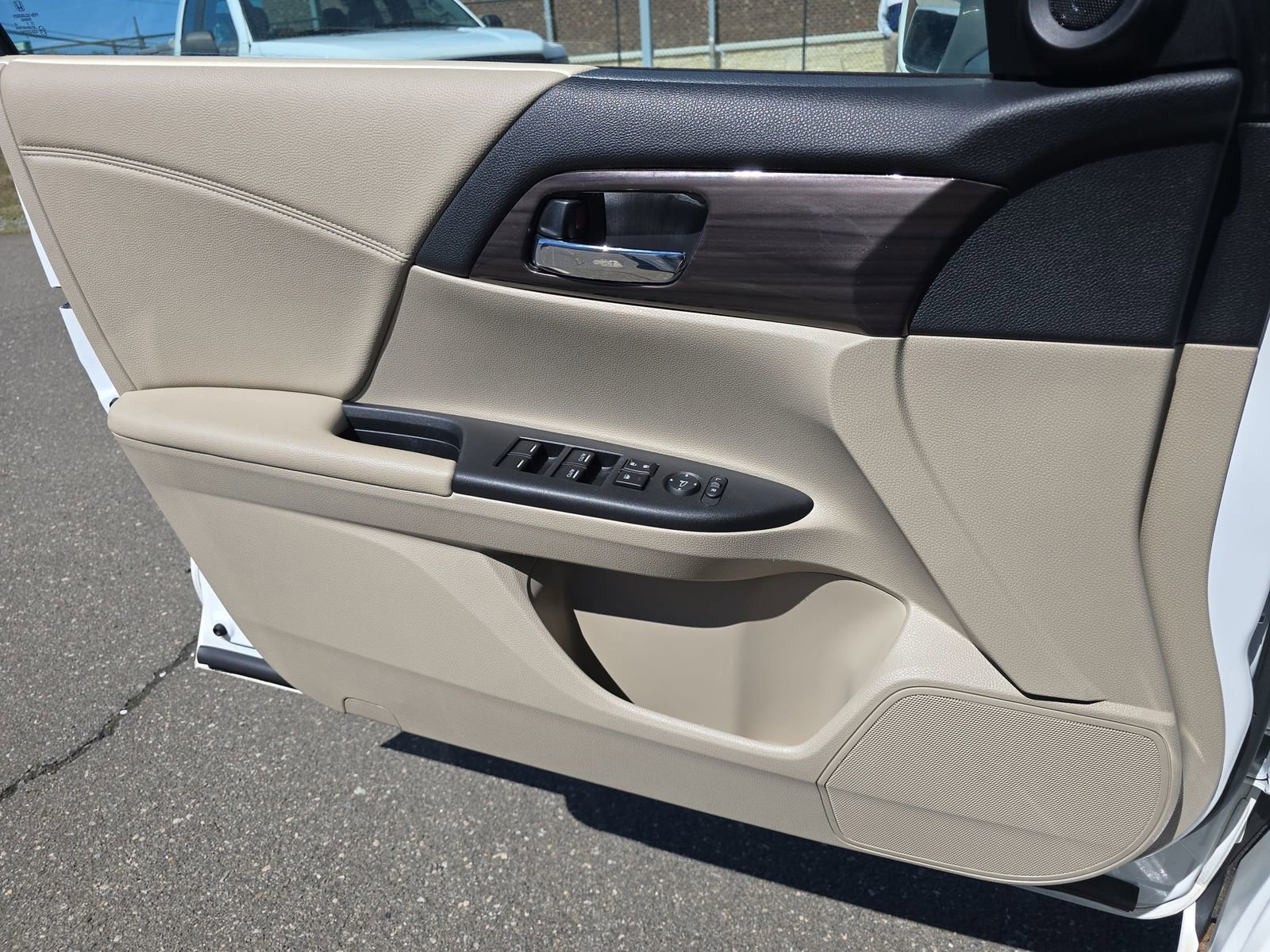 Used 2016 Honda Accord EX image 29