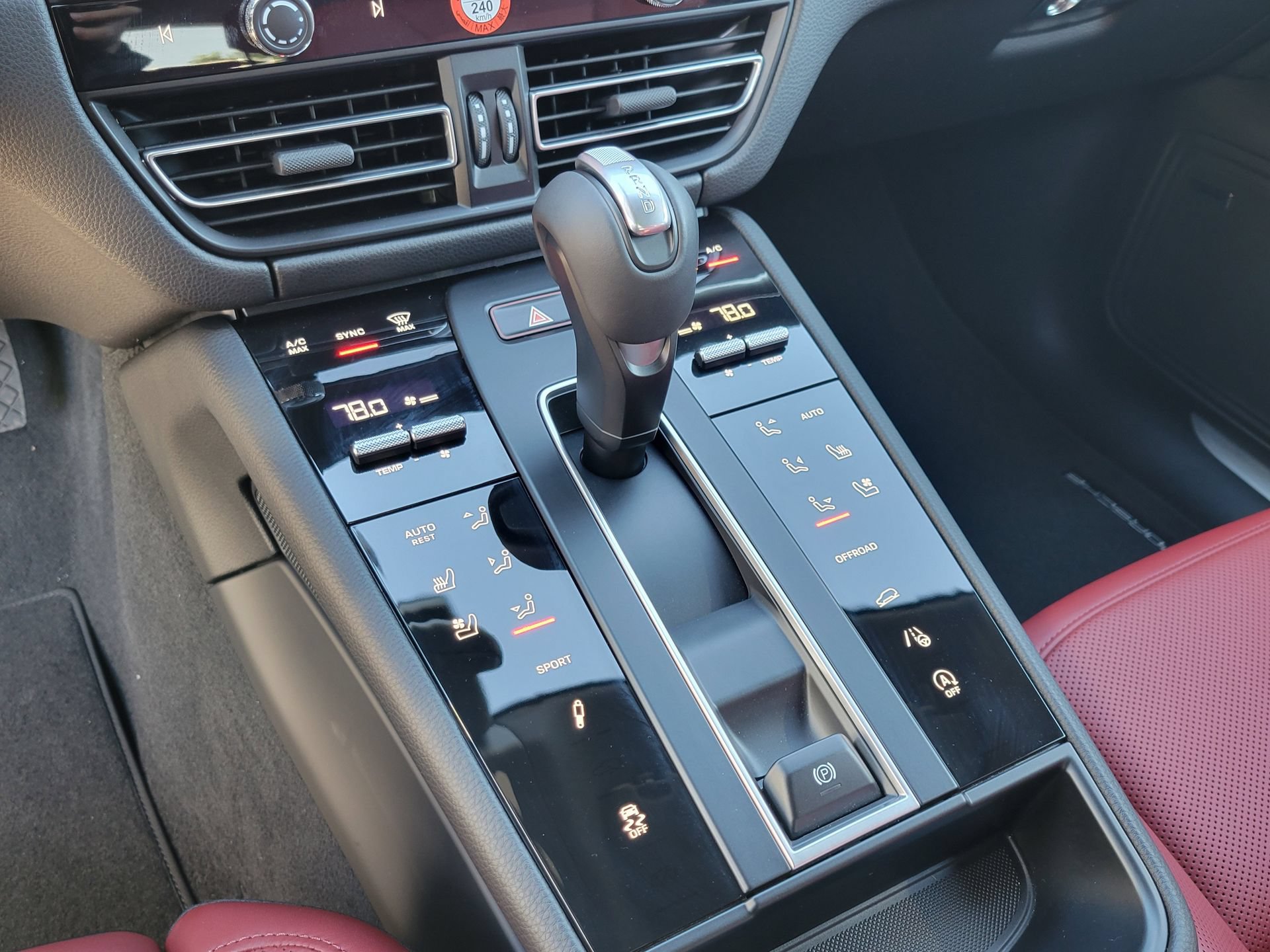 New 2025 Porsche Macan S AWD/4WD image 21