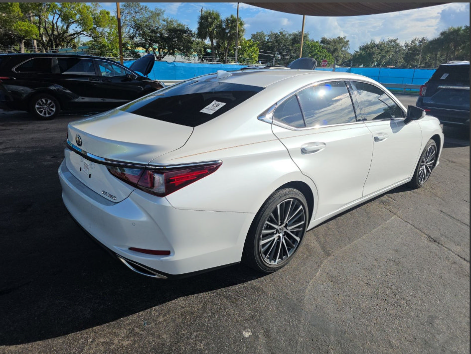 Used 2024 Lexus ES 350 w/ Premium Package FWD image 4
