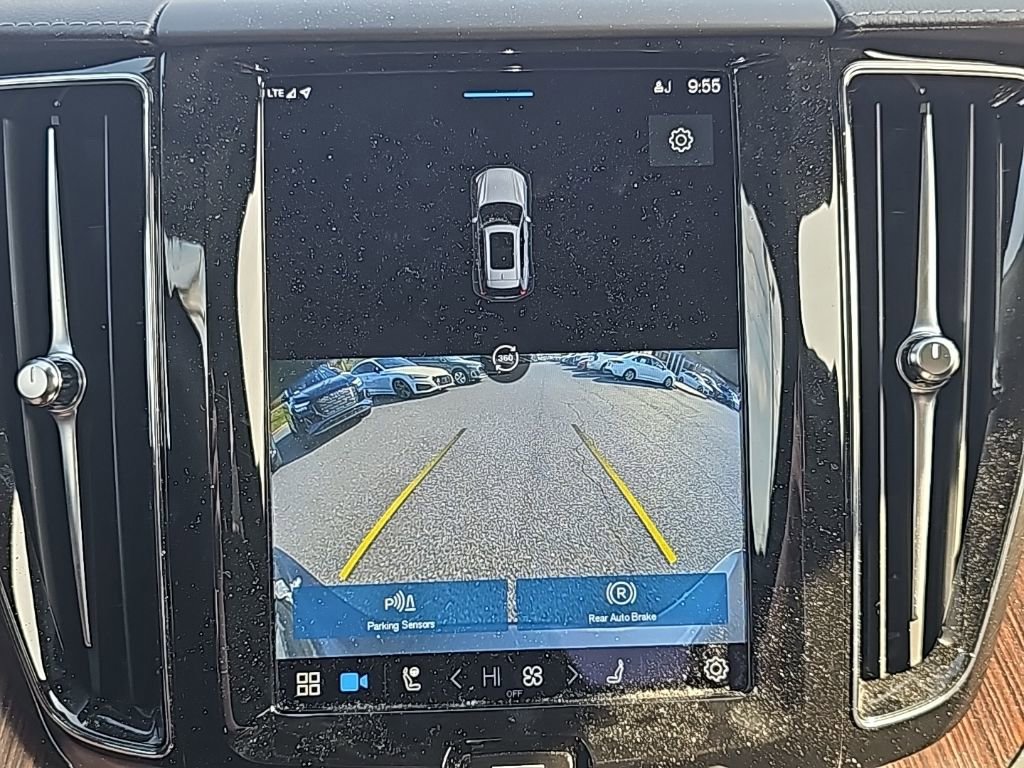 Certified 2023 Volvo XC60 B5 Ultimate w/ Climate Package image 8