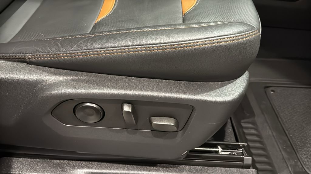 Used 2024 GMC Sierra 2500 AT4 w/ AT4 Premium Plus Package image 13