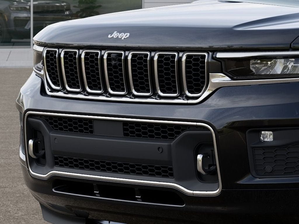 New 2025 Jeep Grand Cherokee L Overland w/ Advanced Protech Group III AWD/4WD image 11