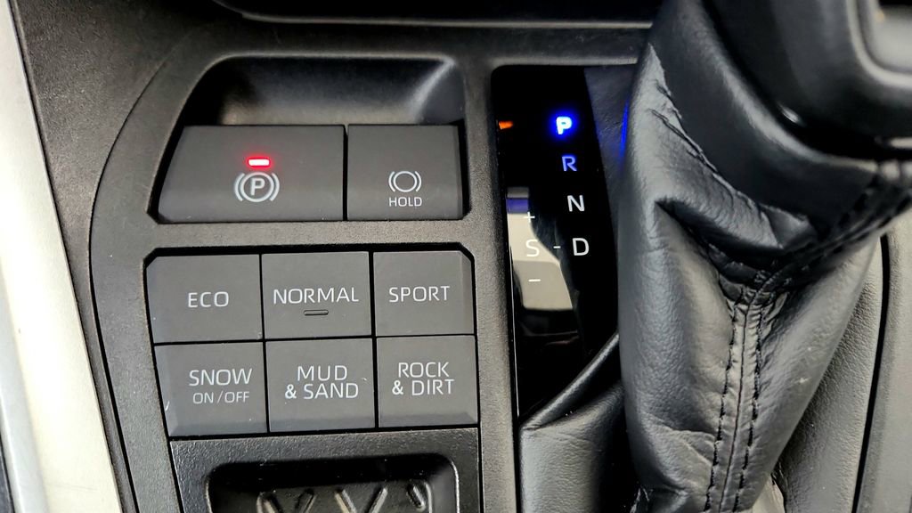 Certified 2025 Toyota RAV4 XLE AWD/4WD image 33