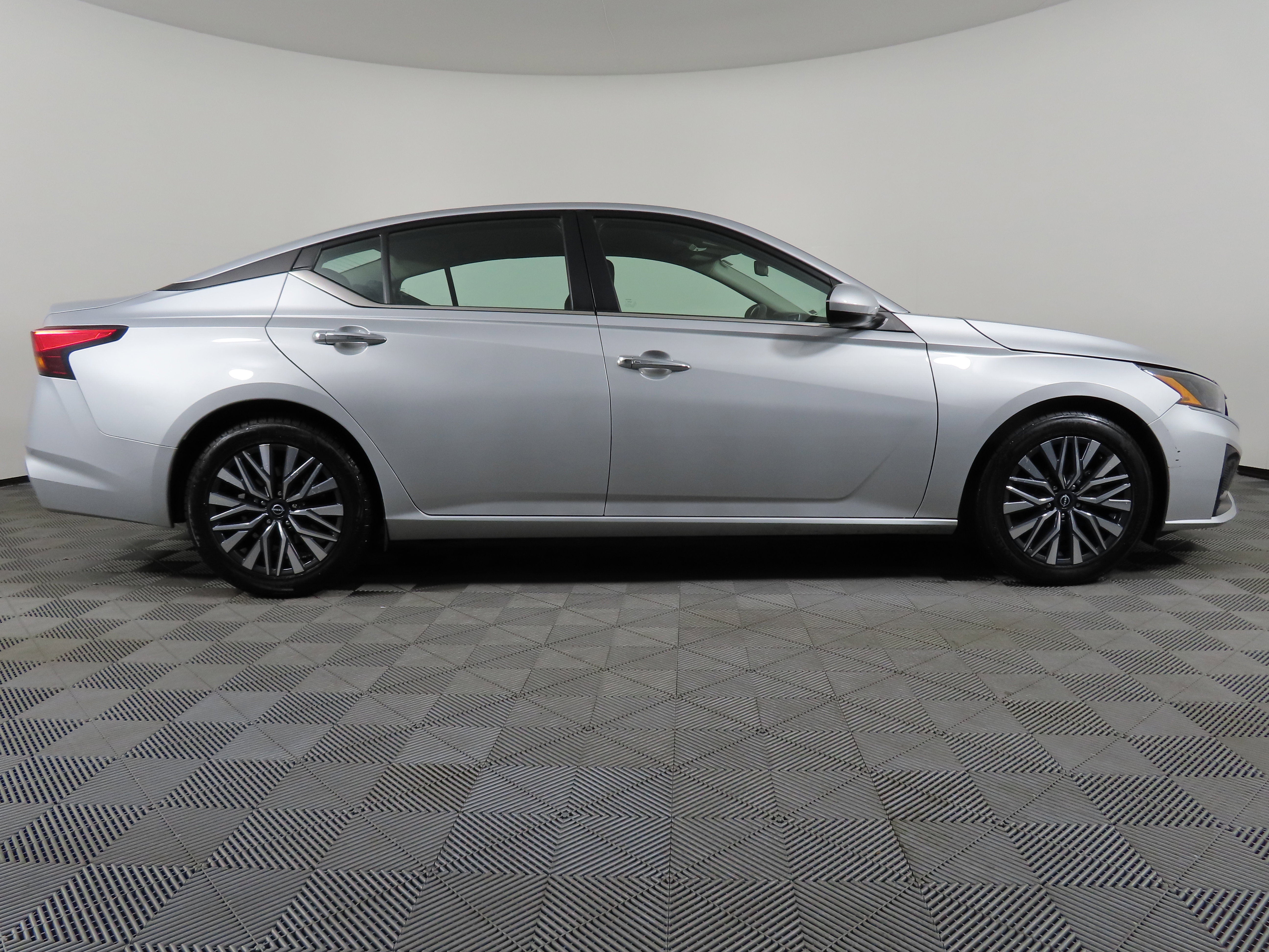 Used 2023 Nissan Altima 2.5 SV image 42