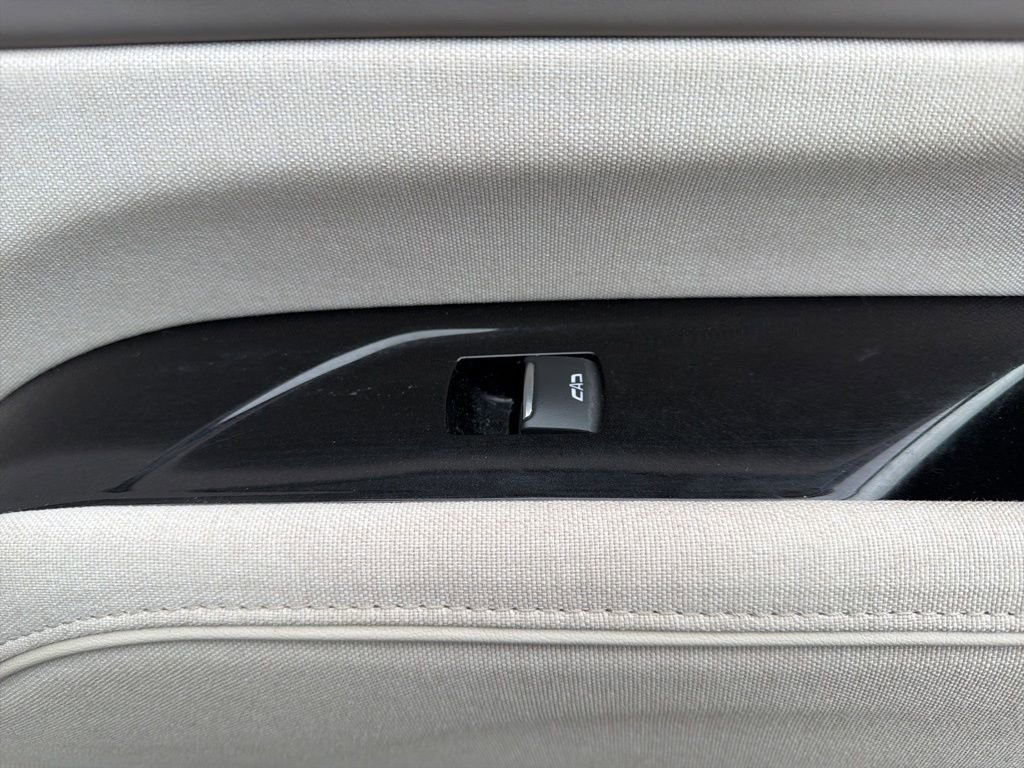 Used 2022 Cadillac Escalade Premium Luxury Platinum w/ Heavy-Duty Trailer Package image 16