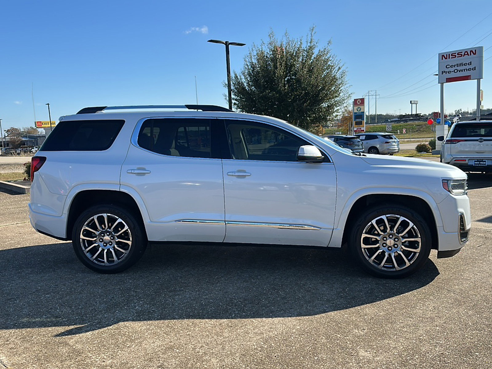 Used 2023 GMC Acadia Denali w/ Denali Ultimate Package image 9