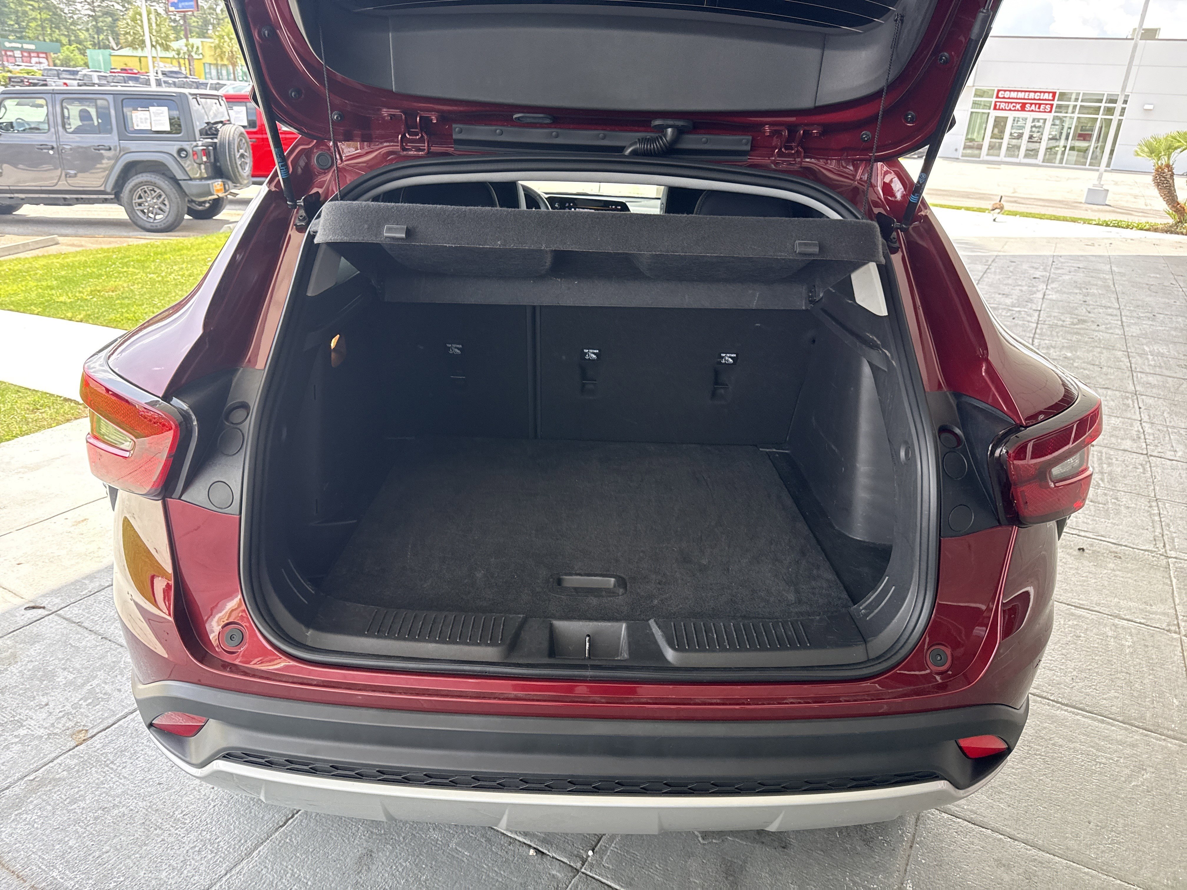 Used 2025 Chevrolet Trax LT w/ LT Convenience Package FWD image 29