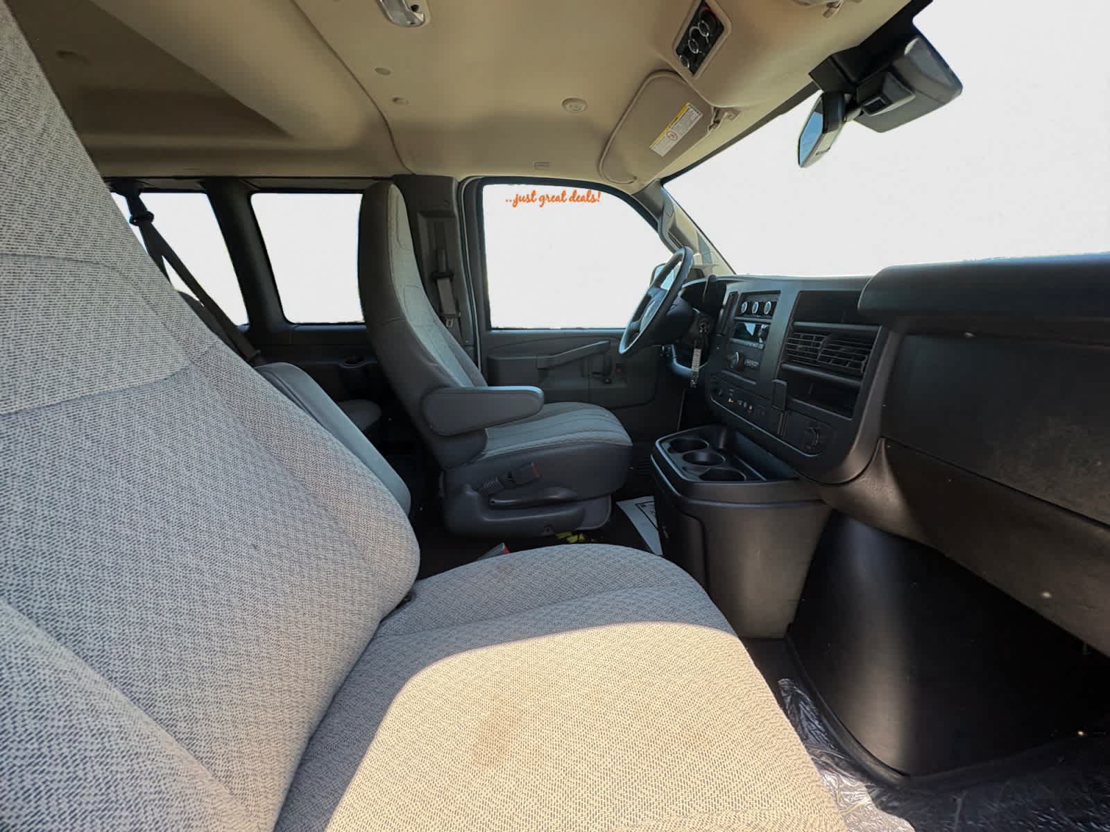Used 2025 GMC Savana 3500 LT w/ LT Preferred Equipment Group RWD image 20