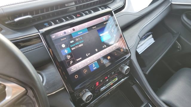 Used 2022 Jeep Grand Cherokee Overland w/ Advanced Protech Group III image 17