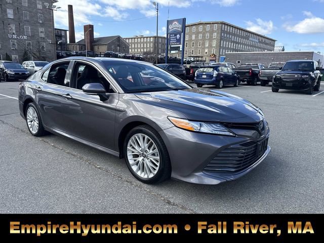 Used 2020 Toyota Camry XLE w/ Sunroof Package image 2