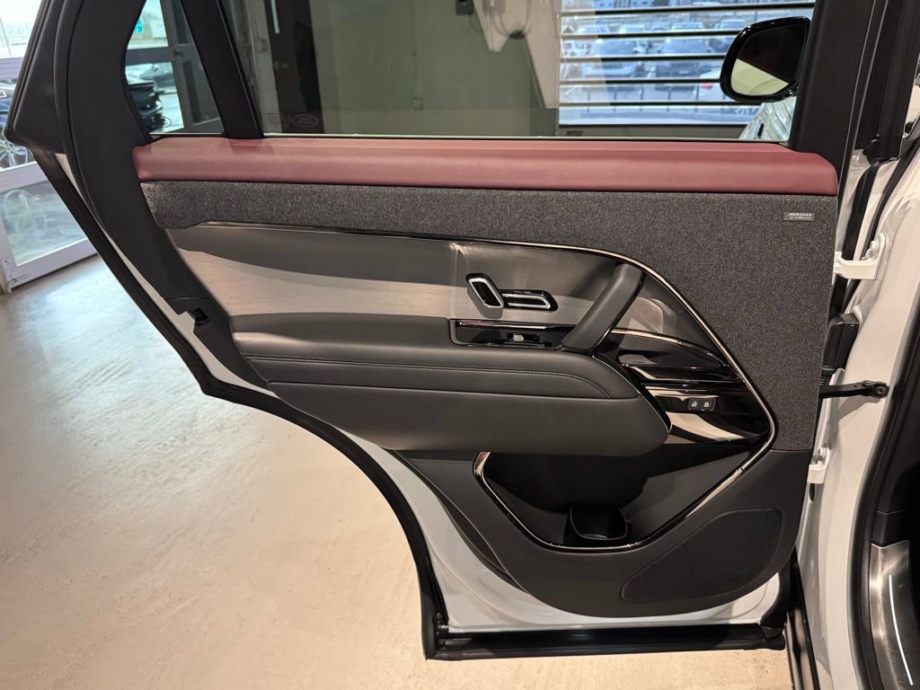 Used 2025 Land Rover Range Rover Sport Dynamic SE image 44