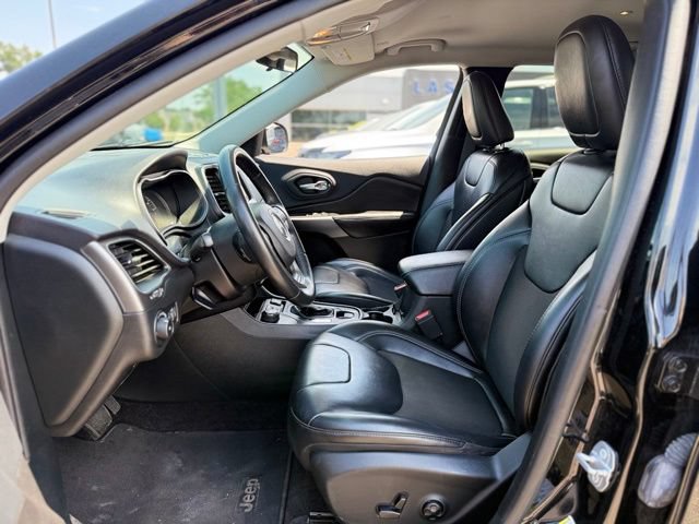 Used 2019 Jeep Cherokee Latitude Plus AWD/4WD image 10