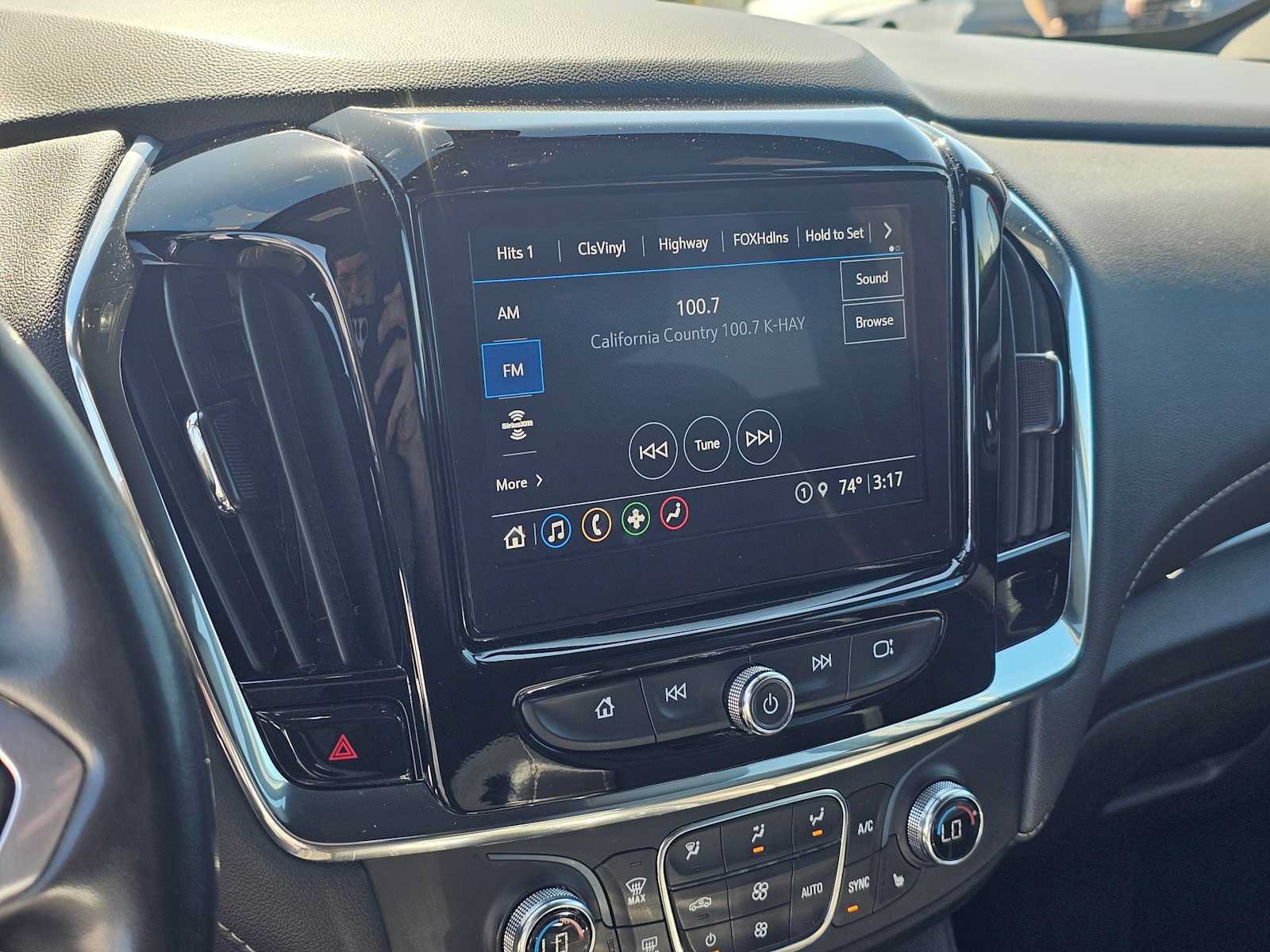 Used 2023 Chevrolet Traverse LT FWD image 28