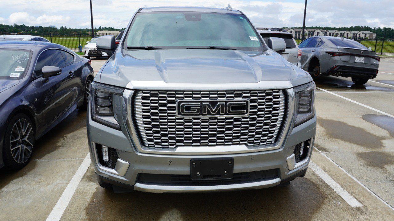 Used 2023 GMC Yukon Denali w/ Denali Reserve Package RWD image 3