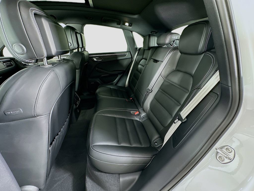 New 2026 Porsche Macan GTS image 24