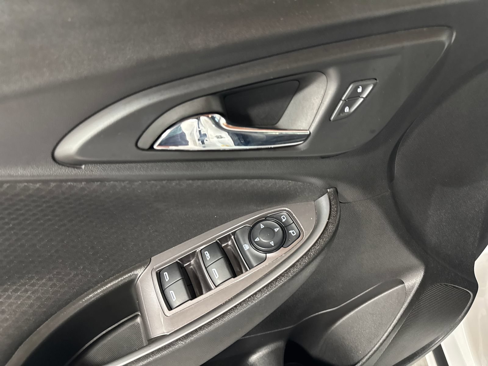 Used 2024 Chevrolet Malibu LT FWD image 16