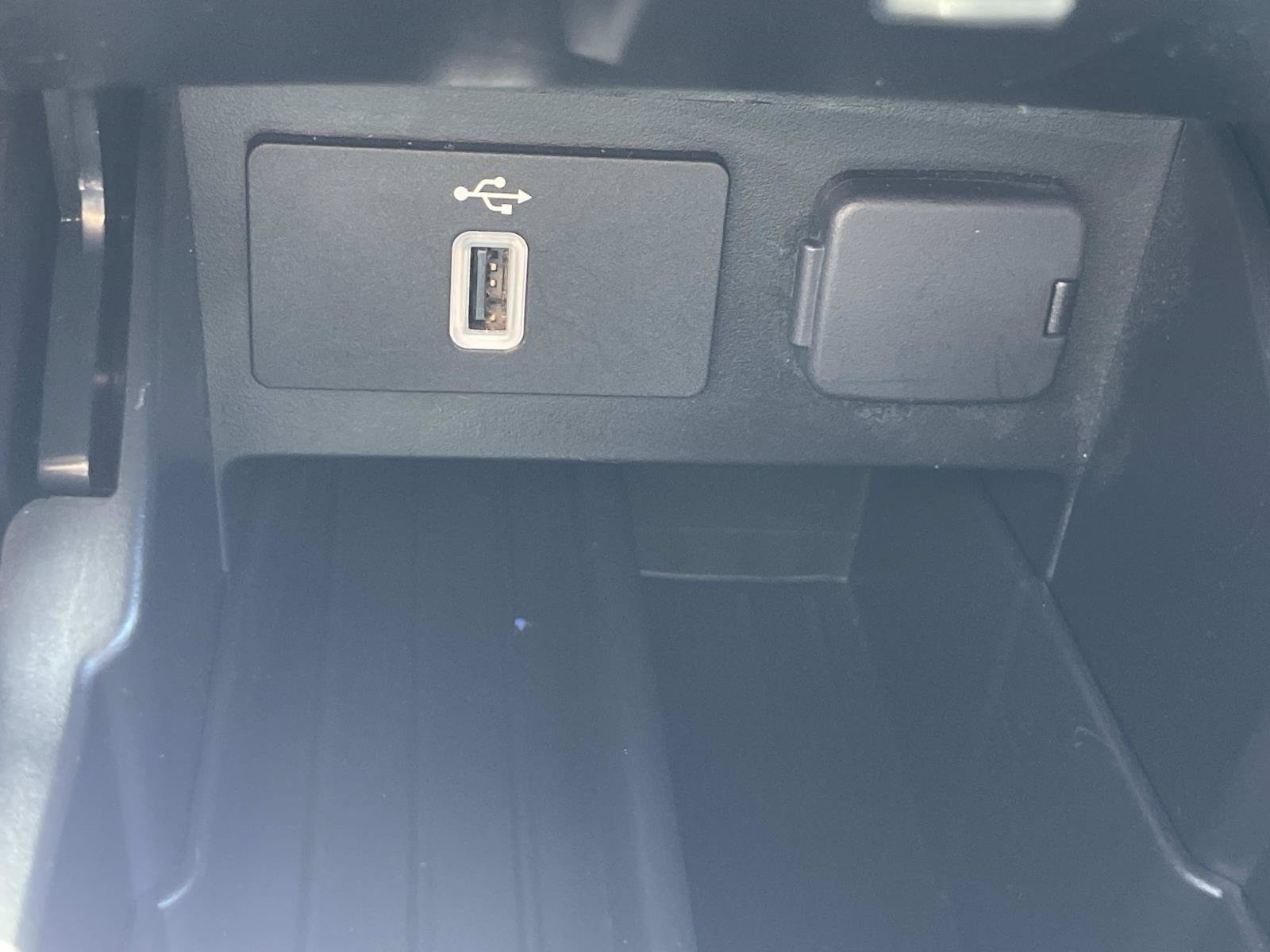 Used 2019 Ford Explorer XLT w/ Equipment Group 201A FWD image 24