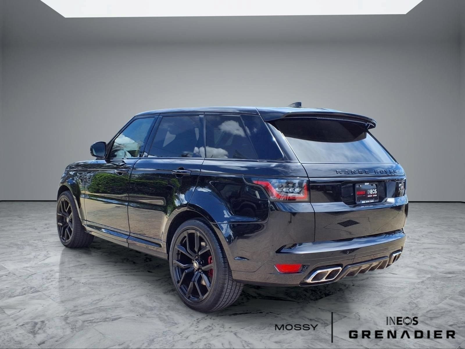 Used 2022 Land Rover Range Rover Sport SVR AWD/4WD image 2