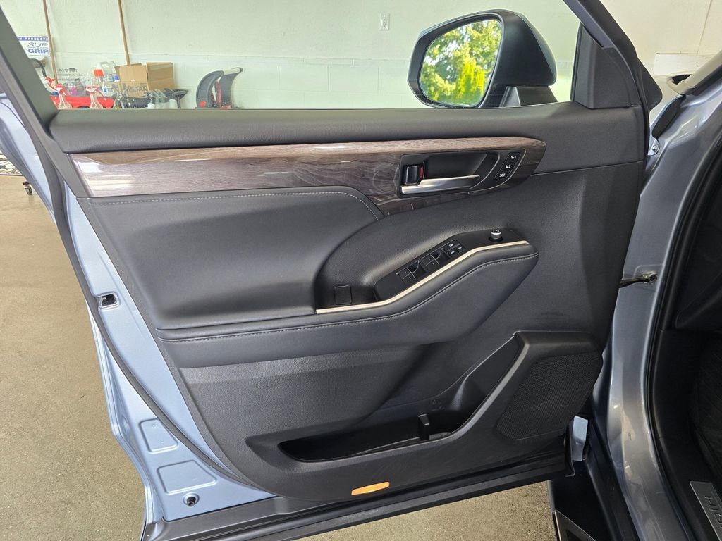 Used 2022 Toyota Highlander Limited AWD/4WD image 22