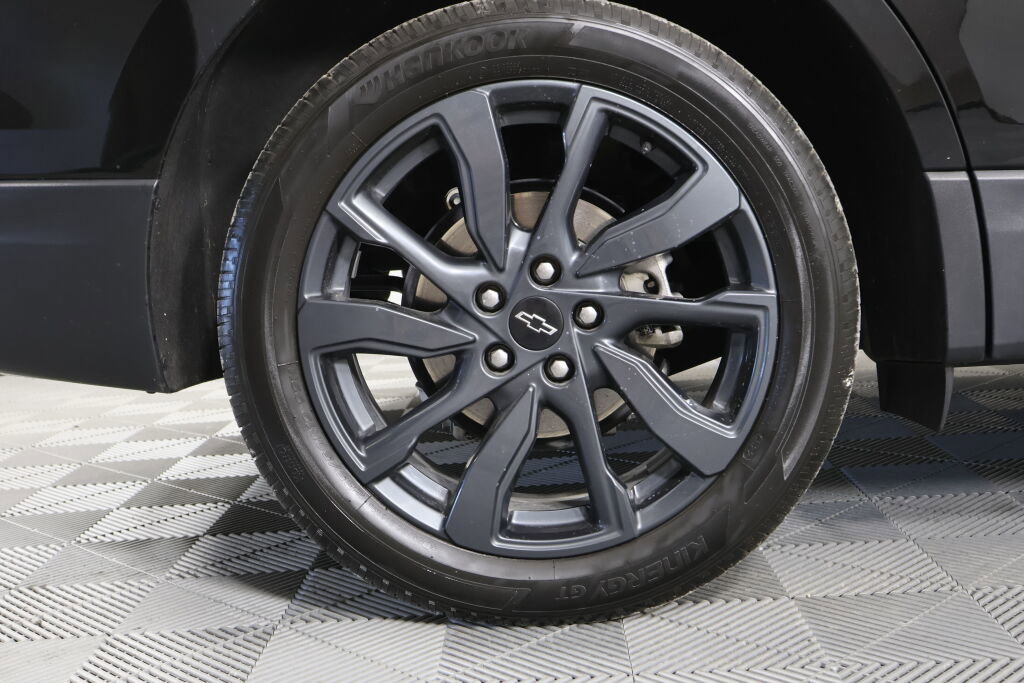 Used 2022 Chevrolet Equinox RS w/ LPO, Floor Liner Package image 7