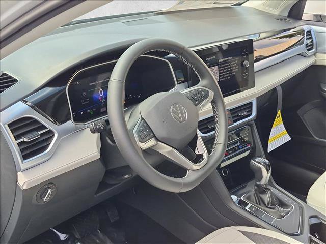 New 2027 Volkswagen Taos SE FWD image 3