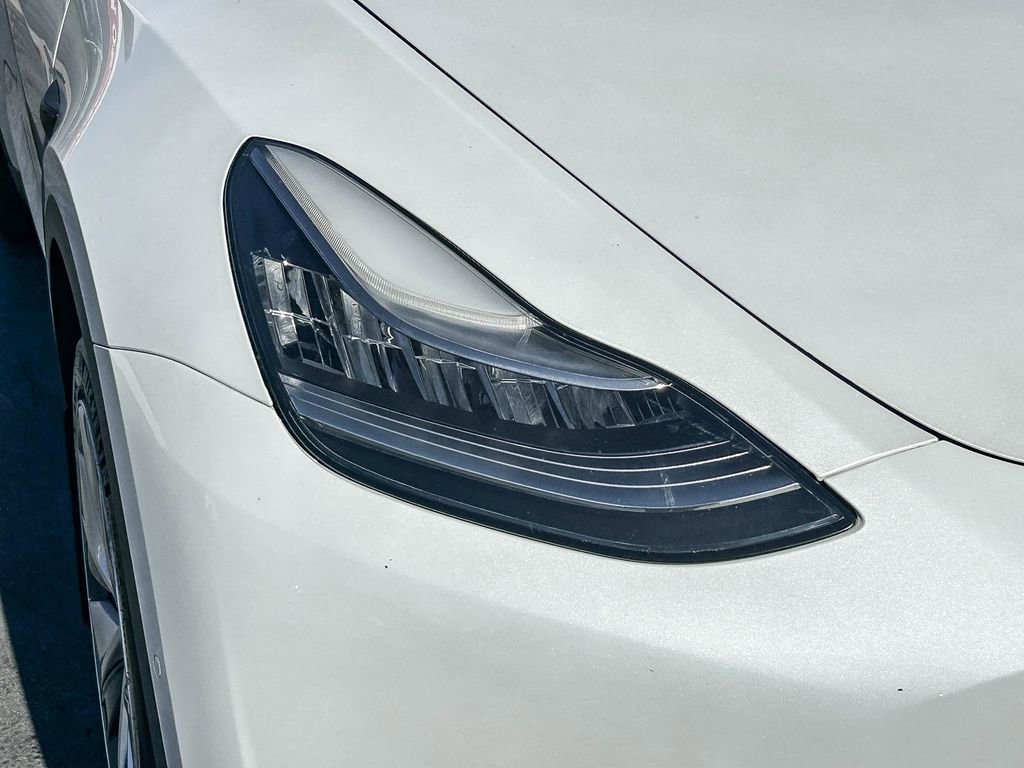 Used 2021 Tesla Model Y Long Range AWD/4WD image 5
