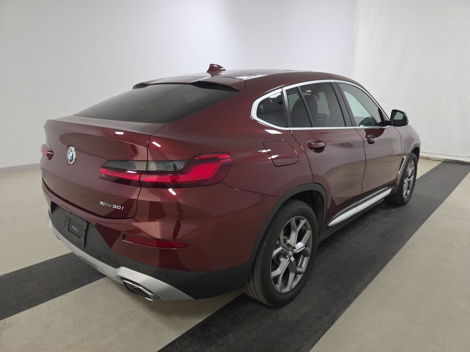 Used 2025 BMW X4 xDrive30i AWD/4WD image 10