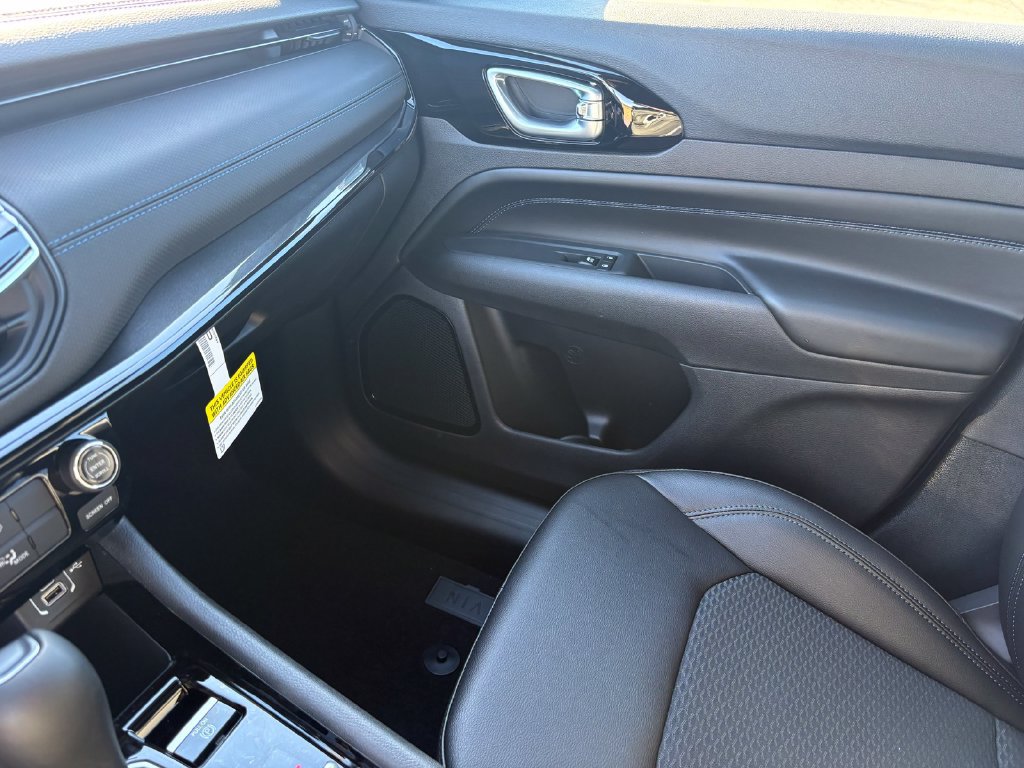 New 2026 Jeep Compass Latitude AWD/4WD image 23