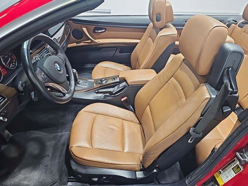 Used 2010 BMW 335i Convertible image 4