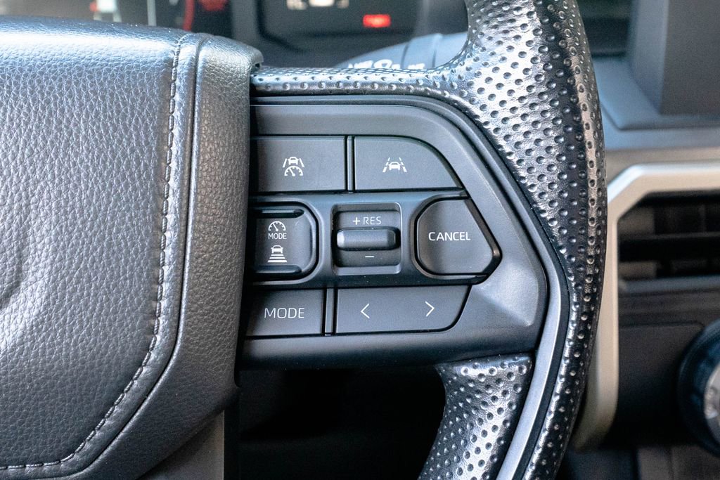 Used 2025 Toyota Tacoma SR5 AWD/4WD image 16