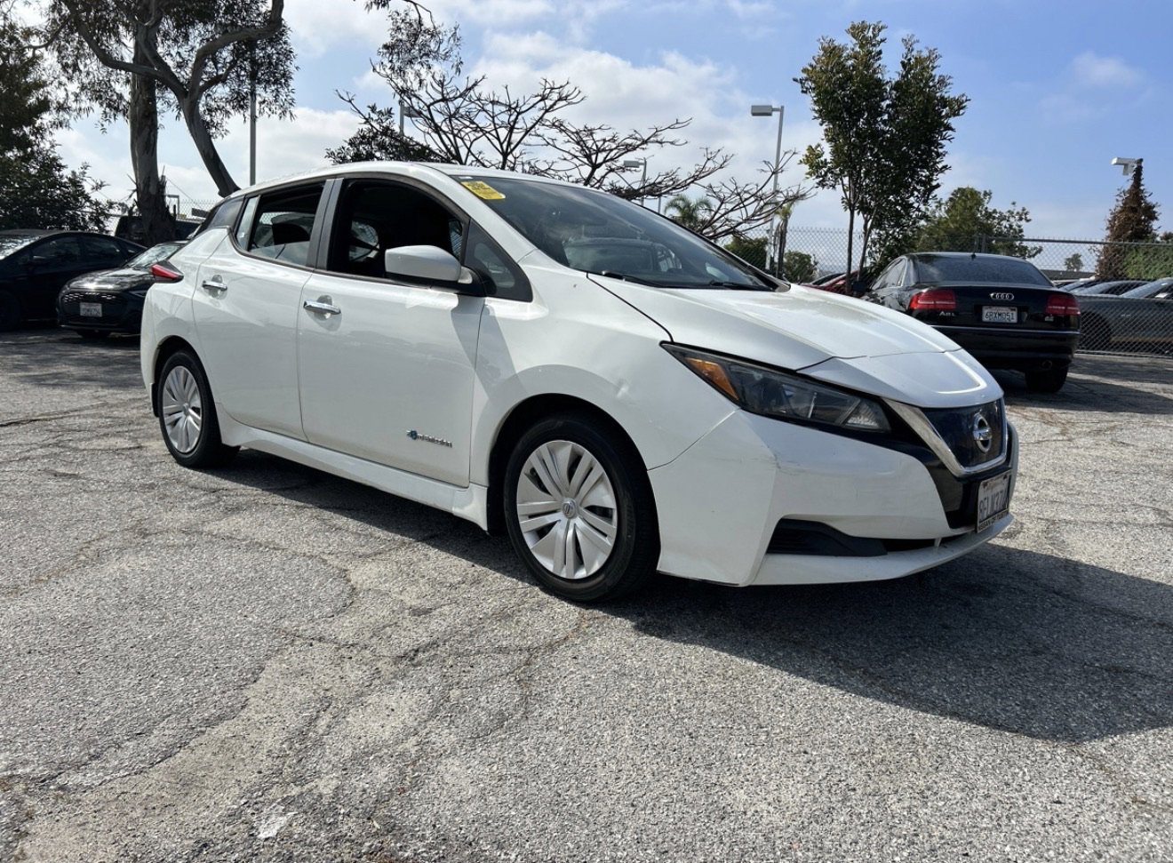 Used 2018 Nissan Leaf S w/ S Charge Package FWD image 2