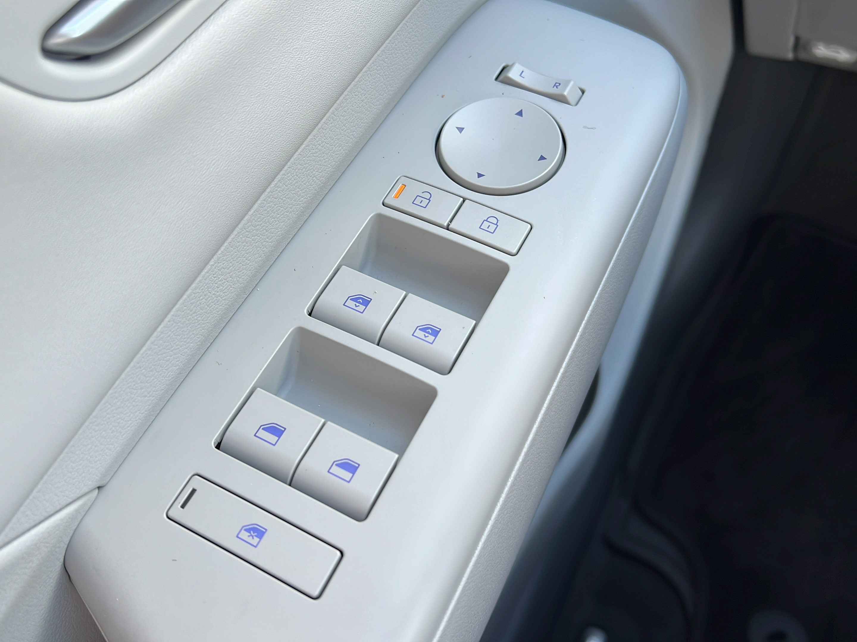 Certified 2025 Hyundai Kona Limited FWD image 21