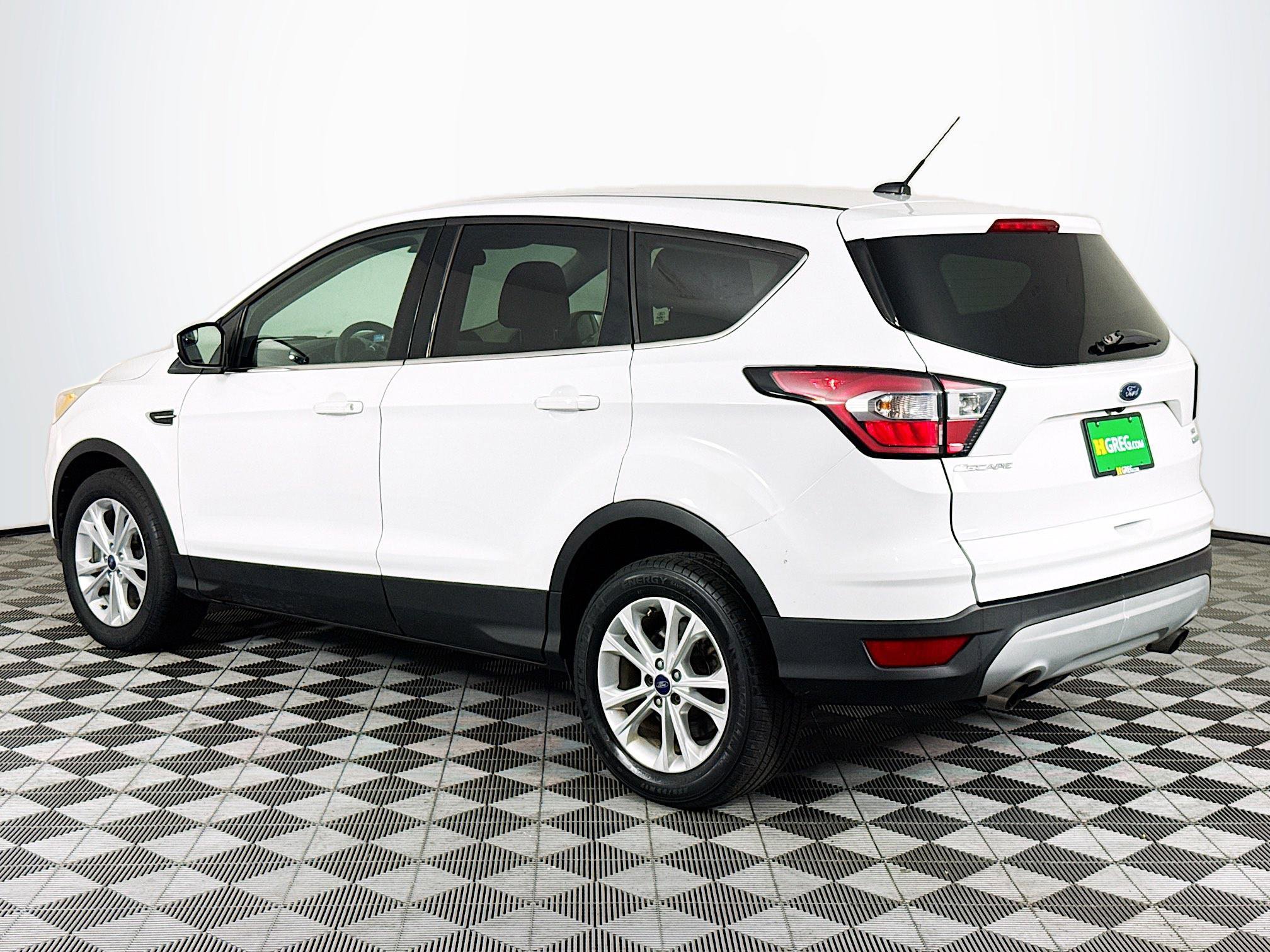 Used 2017 Ford Escape SE FWD image 6