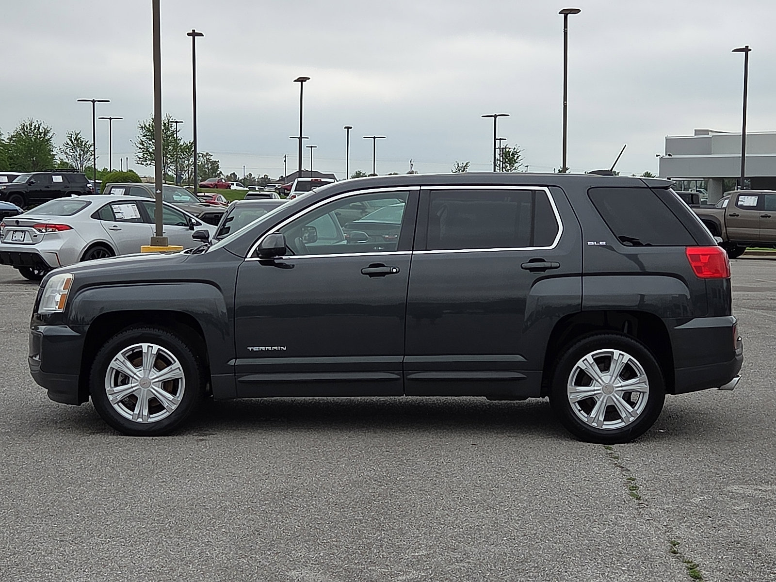 Used 2017 GMC Terrain SLE FWD image 3