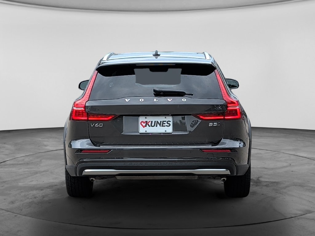 Used 2025 Volvo V60 B5 Cross Country Plus AWD/4WD image 6