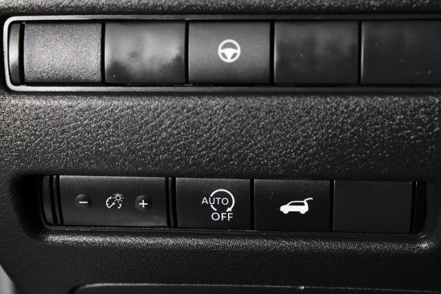 Certified 2025 Nissan Rogue SV image 23