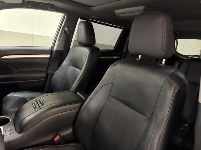 Used 2014 Toyota Highlander XLE AWD/4WD image 14