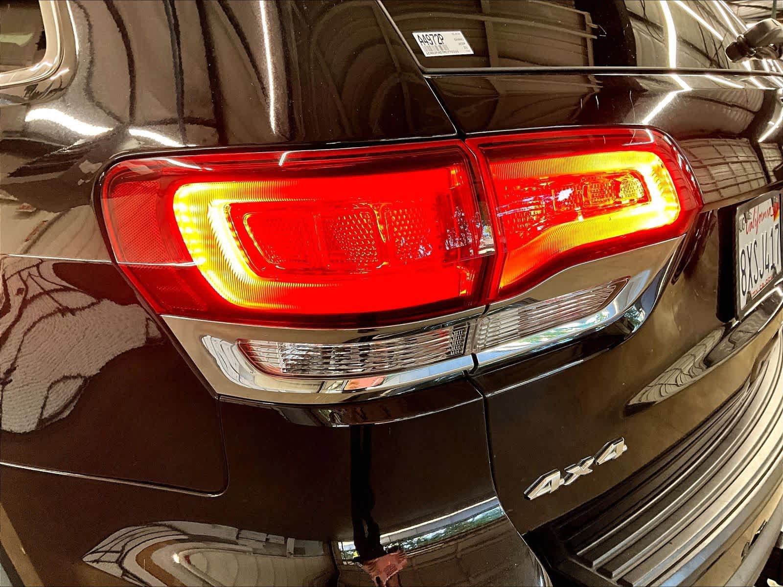 Used 2021 Jeep Grand Cherokee Laredo AWD/4WD image 32