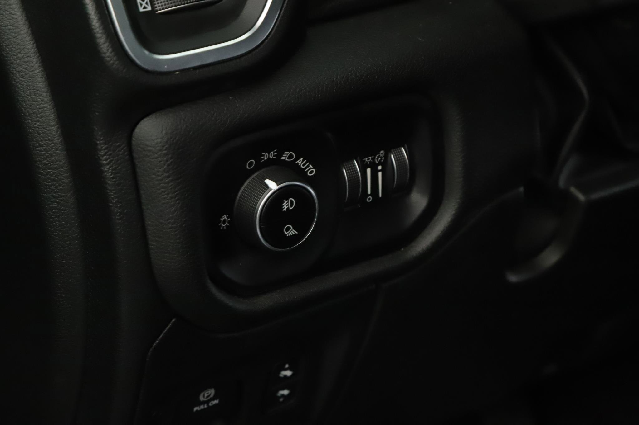 Used 2024 RAM 1500 Laramie AWD/4WD image 9