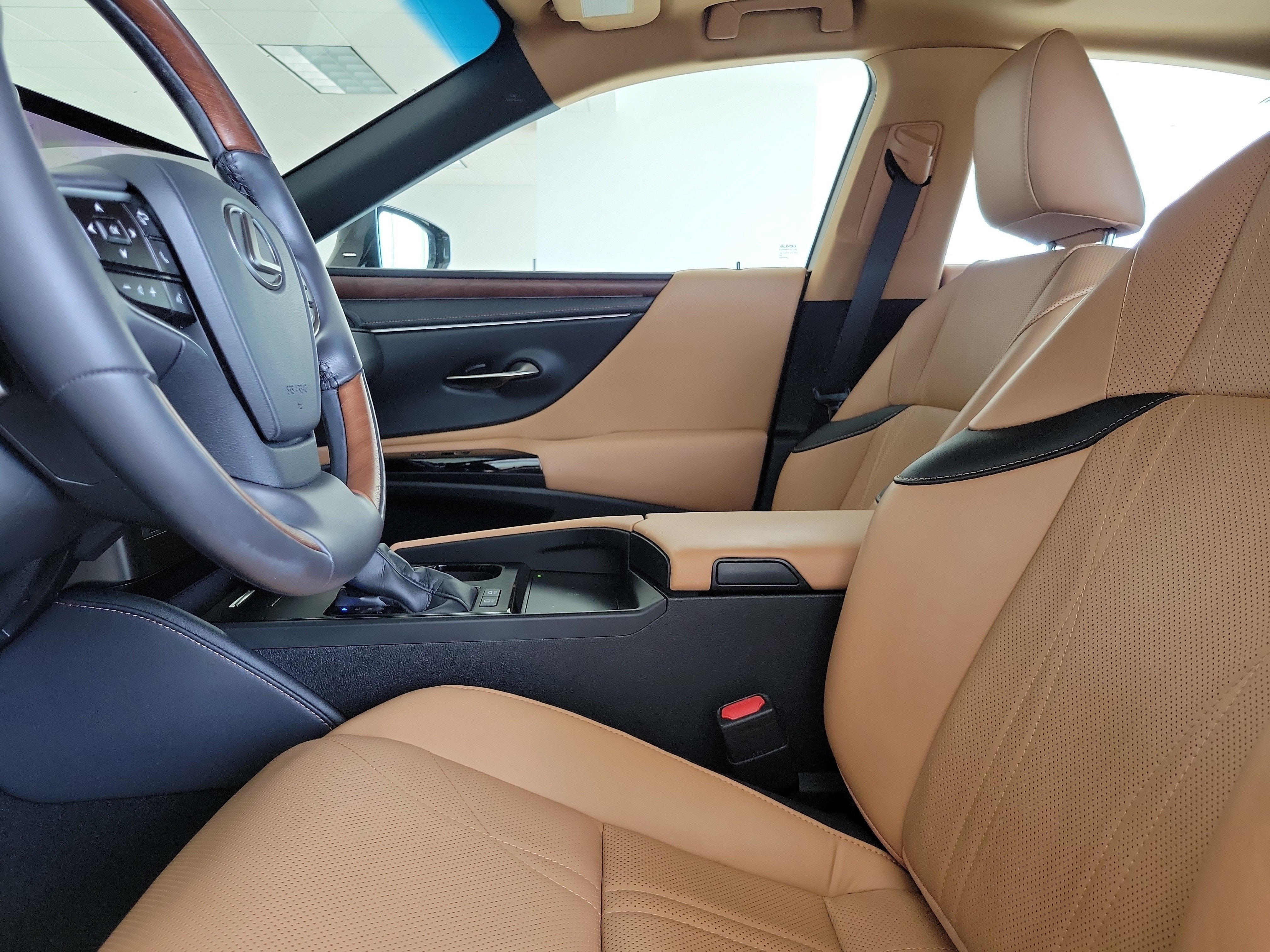 Used 2024 Lexus ES 300h w/ Technology Package FWD image 24
