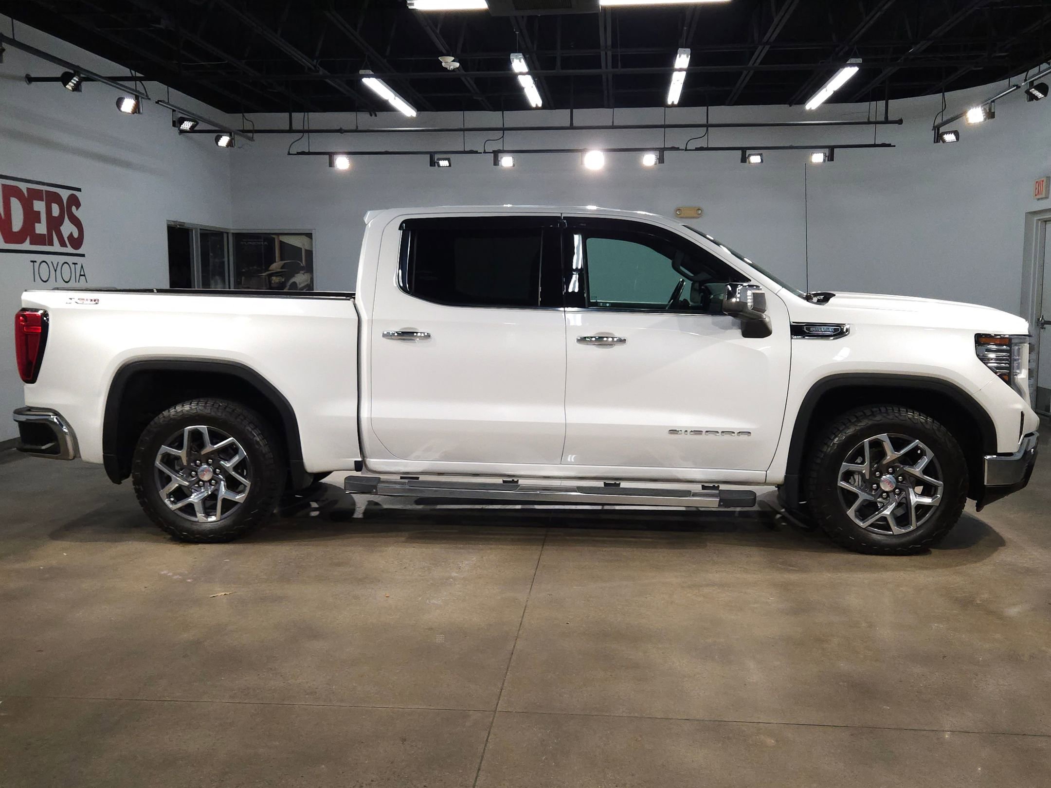 Used 2023 GMC Sierra 1500 SLT w/ SLT Premium Plus Package image 8