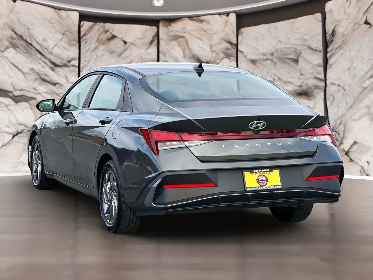 Used 2024 Hyundai Elantra SEL image 8