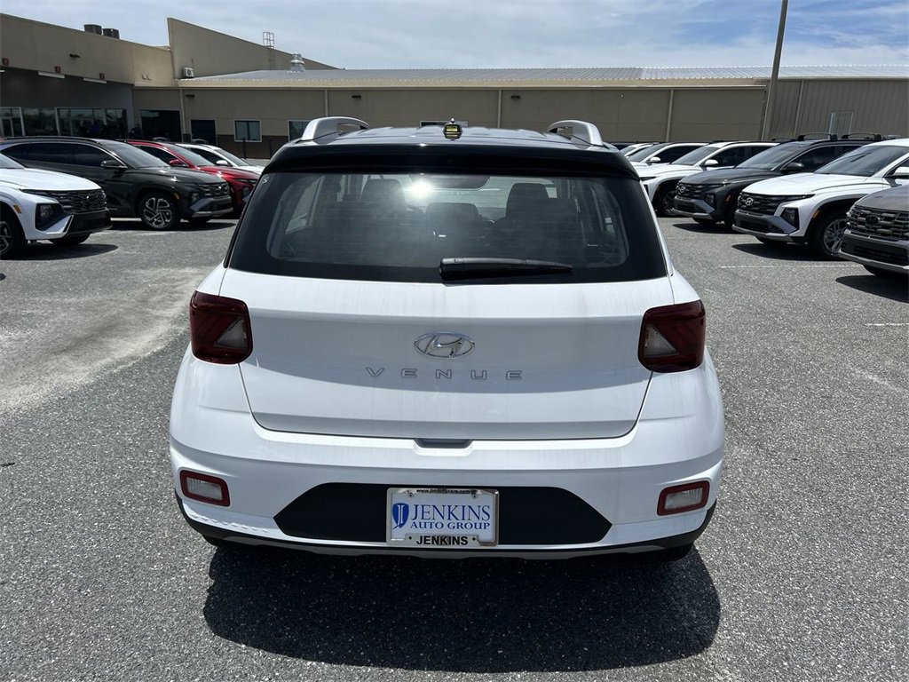 New 2025 Hyundai Venue Limited image 12