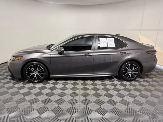 Used 2024 Toyota Camry SE w/ Audio Upgrade Package FWD image 3