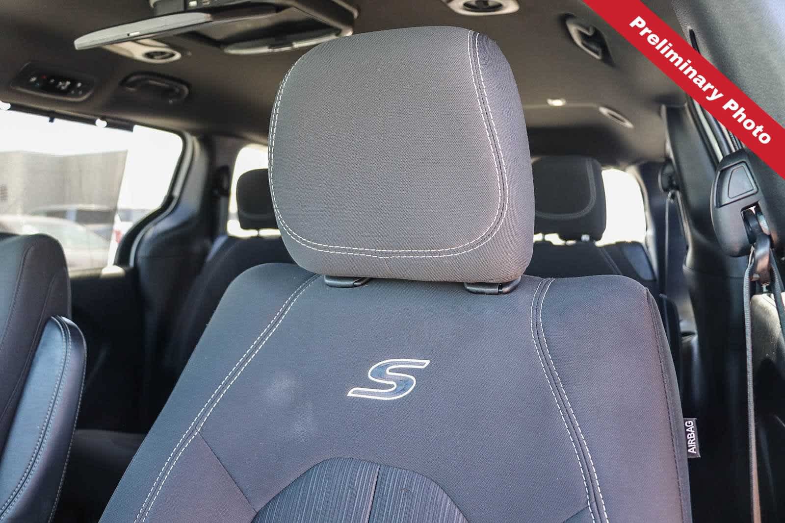 Used 2018 Chrysler Pacifica Touring Plus w/ S Appearance Package FWD image 16