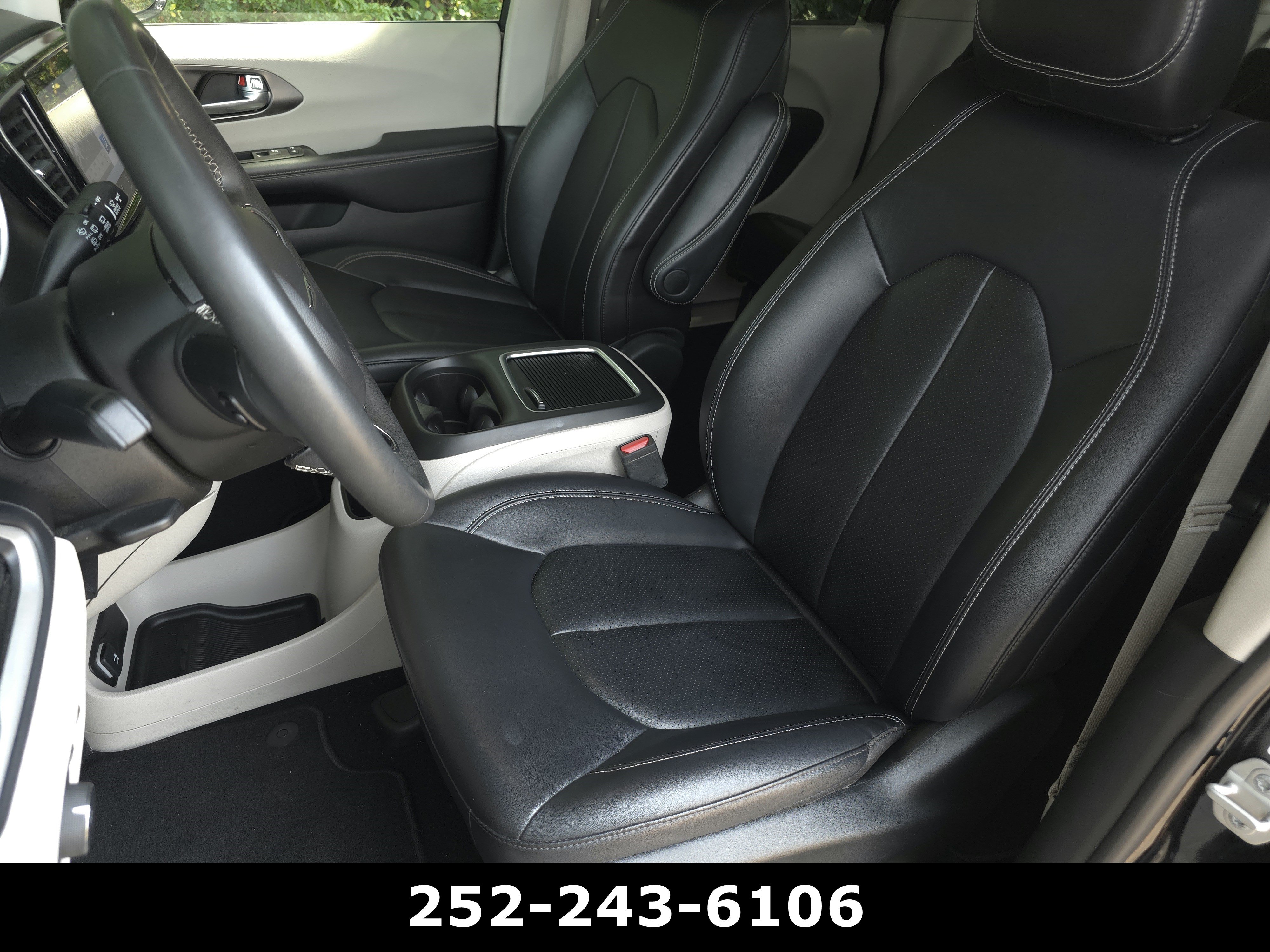 Used 2024 Chrysler Pacifica Touring-L FWD image 10