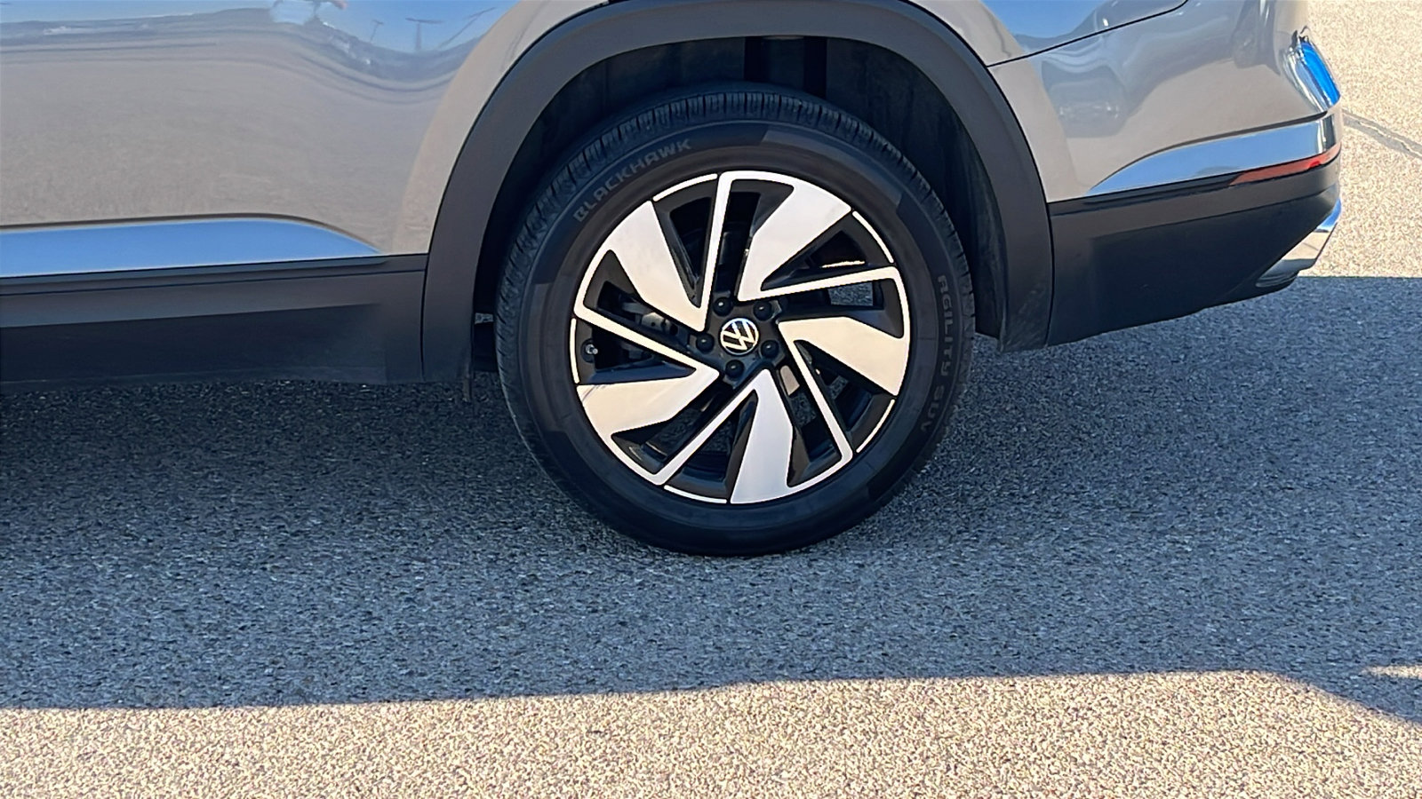 Used 2024 Volkswagen Atlas SE image 5